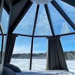 Wilderness Nangu & Igloos Отель Ивало